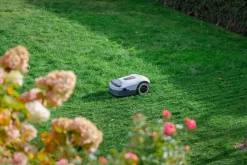 Robotgräsklippare utan slinga 2000m² | RTK + 3D Vision med 4 AI-kameror | ANTHBOT Genie 1000 vit/svart/grå Online
